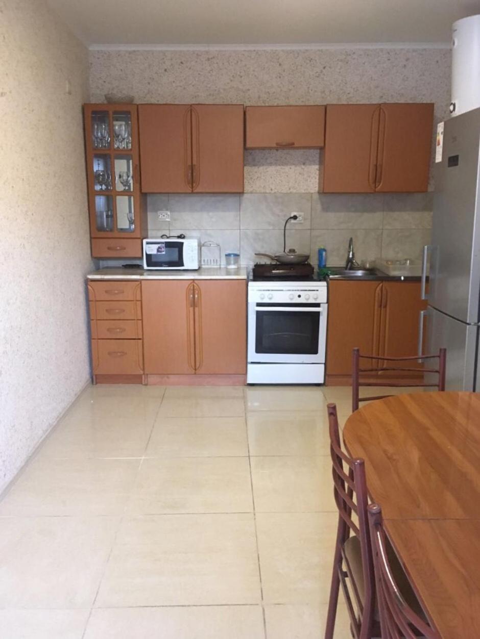 Esnat Guest House Титова 25А Soechoemi Buitenkant foto