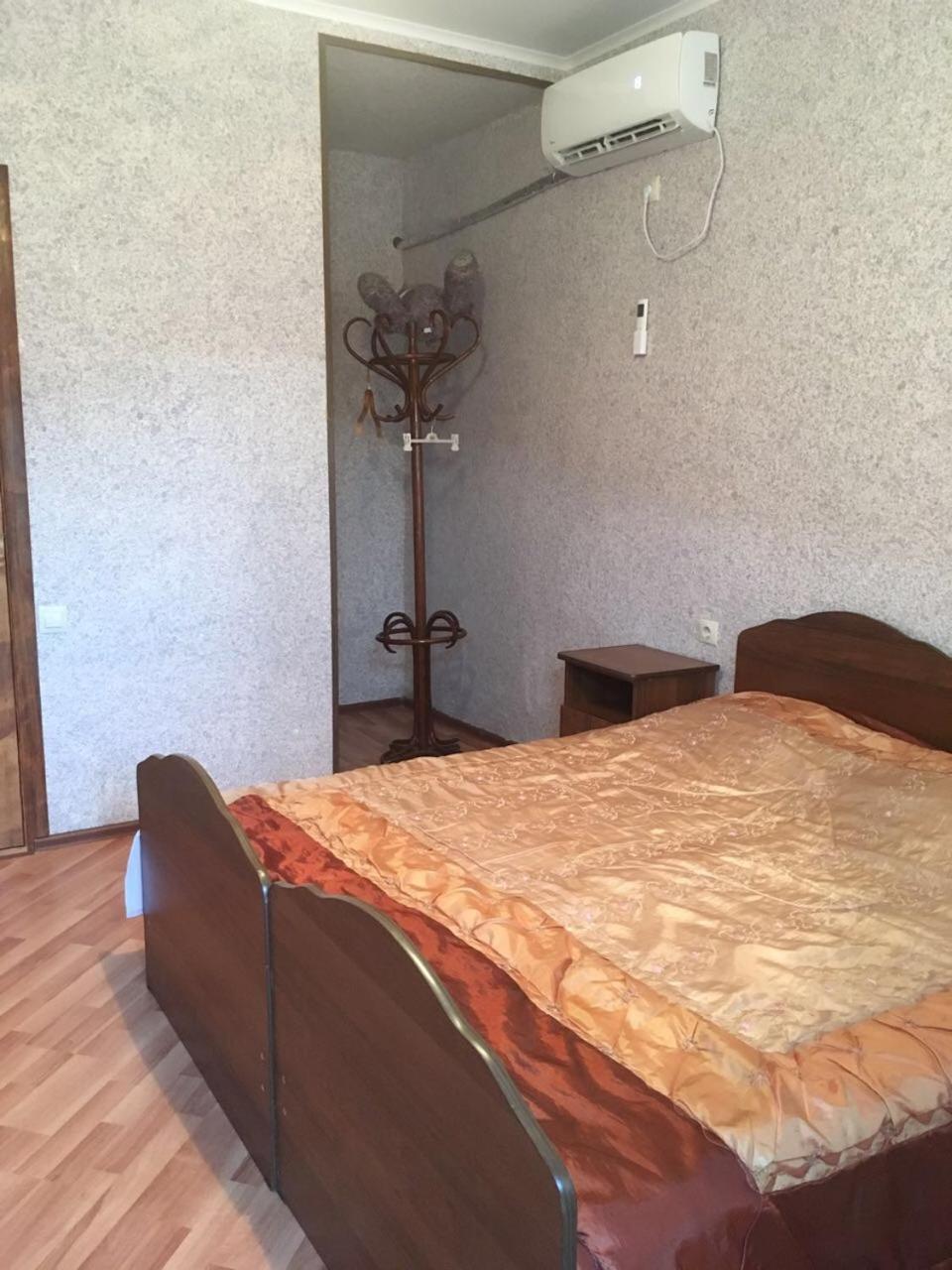 Esnat Guest House Титова 25А Soechoemi Buitenkant foto